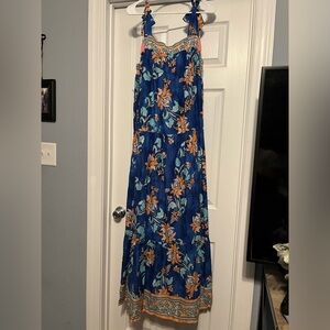 Crown and Ivy Size large dress